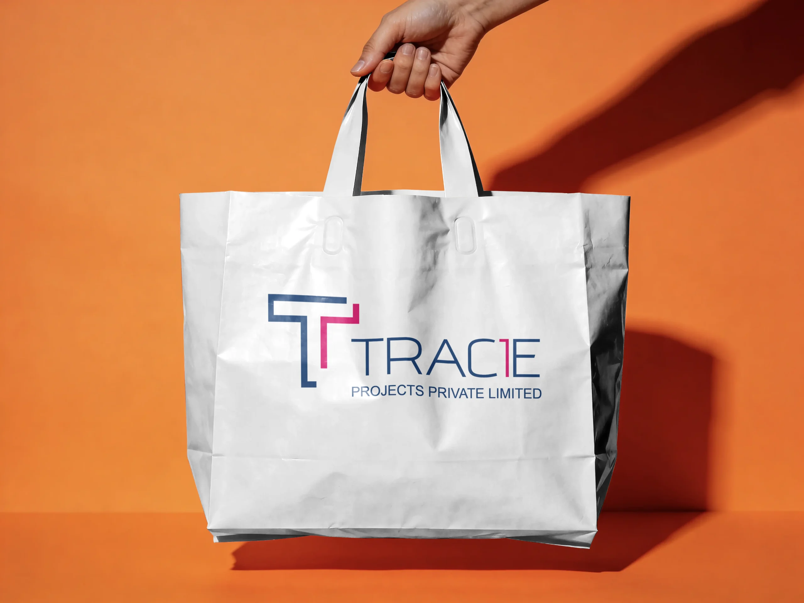 trace-logo-bag